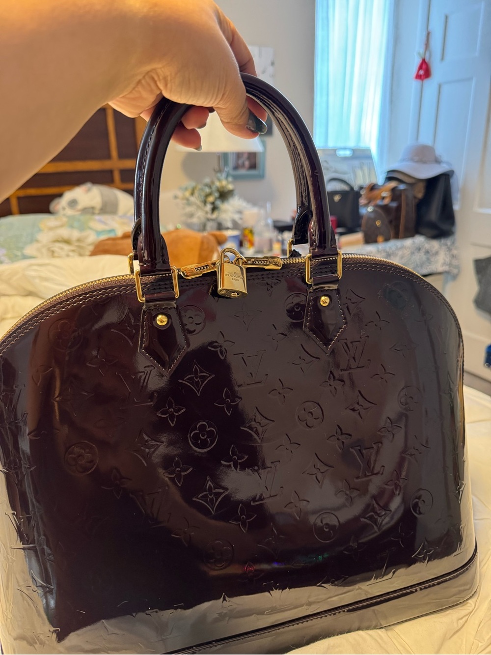 Louis Vuitton Vernis Alma GM Satchel in Deep Plum - Picture 10 of 10